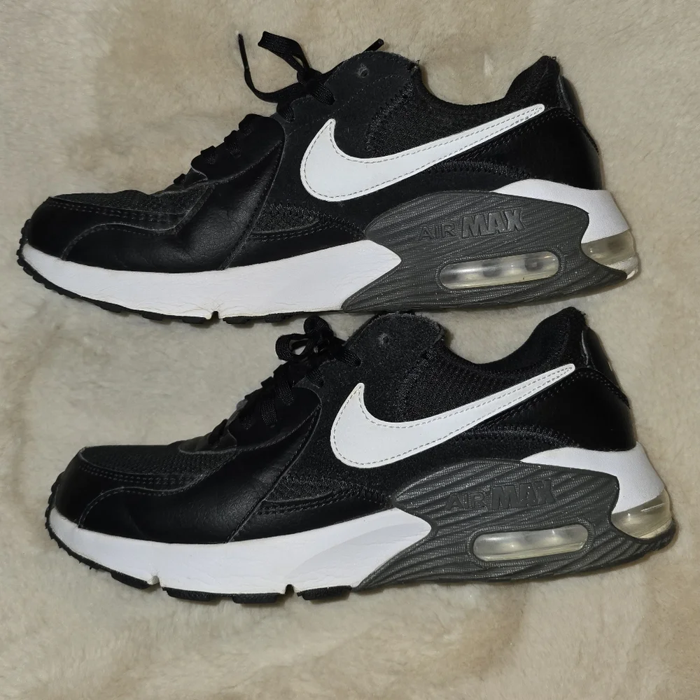 WOMENS NIKE EXCEE AIRMAX SZ 9- EUC - Picture 5 of 8